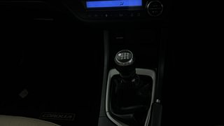 Used 2015 Toyota Corolla Altis [2014-2017] G Petrol Petrol Manual interior GEAR  KNOB VIEW