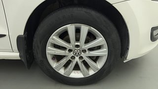 Used 2013 Volkswagen Polo [2010-2014] Highline1.2L (P) Petrol Manual tyres RIGHT FRONT TYRE RIM VIEW