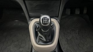 Used 2016 Hyundai Xcent [2014-2017] SX Petrol Petrol Manual interior GEAR  KNOB VIEW