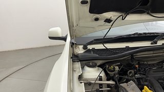Used 2015 Nissan Terrano [2013-2017] XL Petrol Petrol Manual engine ENGINE RIGHT SIDE HINGE & APRON VIEW