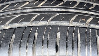 Used 2013 Maruti Suzuki Swift [2011-2017] ZXi Petrol Manual tyres RIGHT FRONT TYRE TREAD VIEW