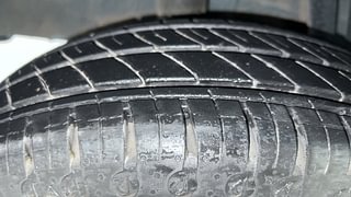 Used 2021 renault Kwid 1.0 RXT Opt Petrol Manual tyres RIGHT REAR TYRE TREAD VIEW