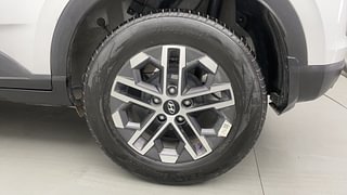 Used 2023 Hyundai Venue SX (O) 1.0 Turbo iMT Petrol Manual tyres LEFT REAR TYRE RIM VIEW