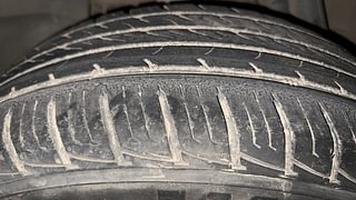 Used 2015 Nissan Terrano [2013-2017] XL Petrol Petrol Manual tyres RIGHT REAR TYRE TREAD VIEW