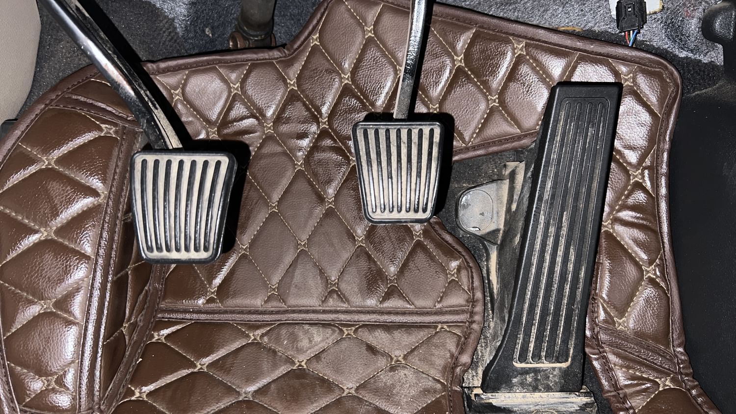 New Hyundai Tucson interior PEDALS VIEW