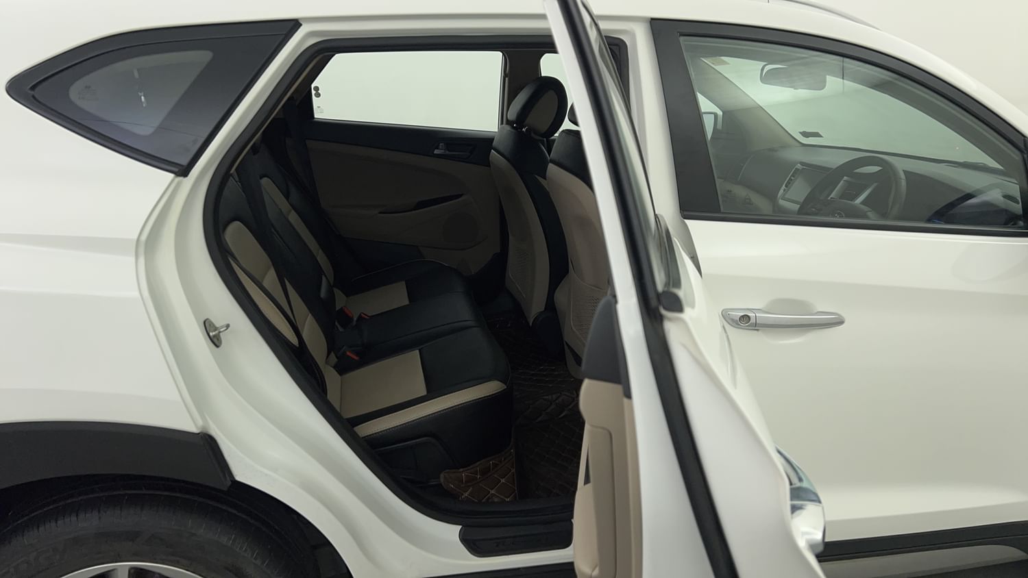 New Hyundai Tucson interior RIGHT SIDE REAR DOOR CABIN VIEW