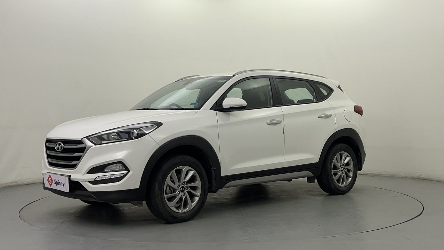 New Hyundai Tucson exterior LEFT FRONT CORNER VIEW