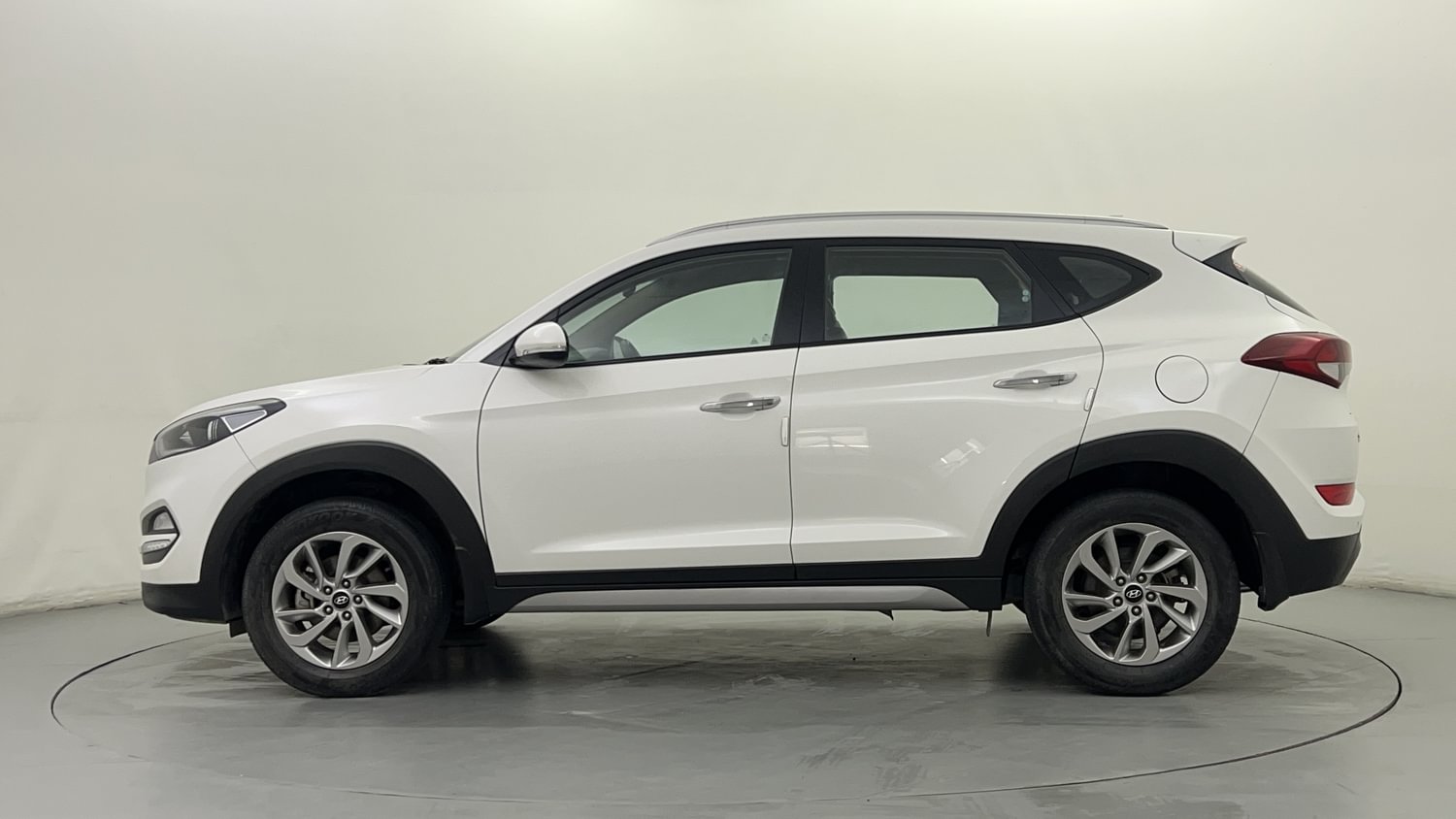 New Hyundai Tucson exterior LEFT SIDE VIEW