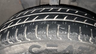 Used 2017 Renault Kwid [2017-2019] RXT 1.0 SCE Special Petrol Manual tyres RIGHT FRONT TYRE TREAD VIEW