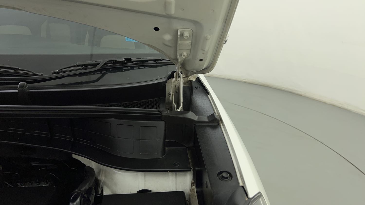 New Hyundai Tucson engine ENGINE LEFT SIDE HINGE & APRON VIEW