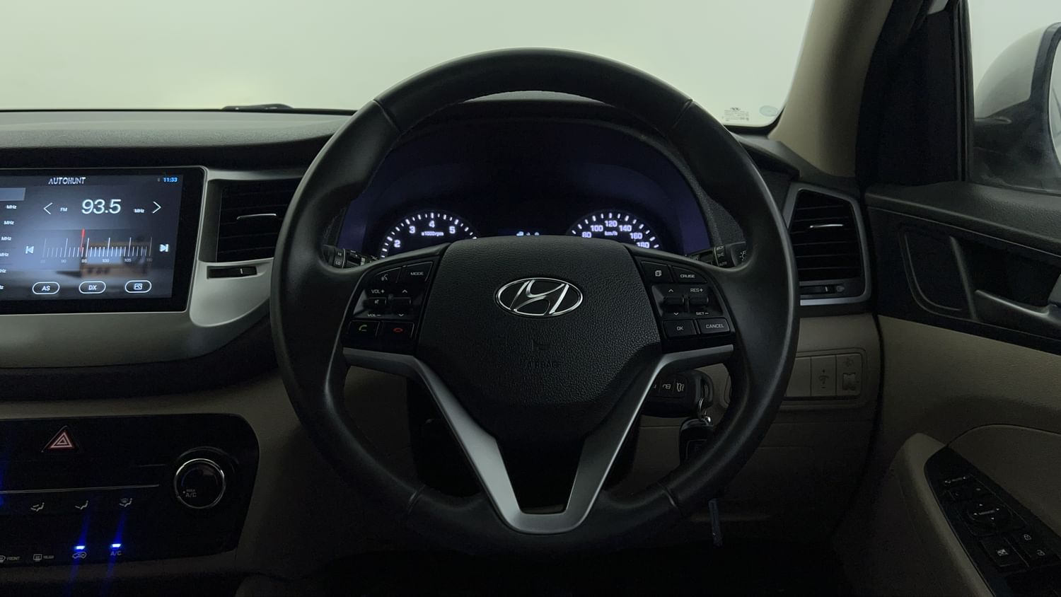 New Hyundai Tucson interior STEERING VIEW