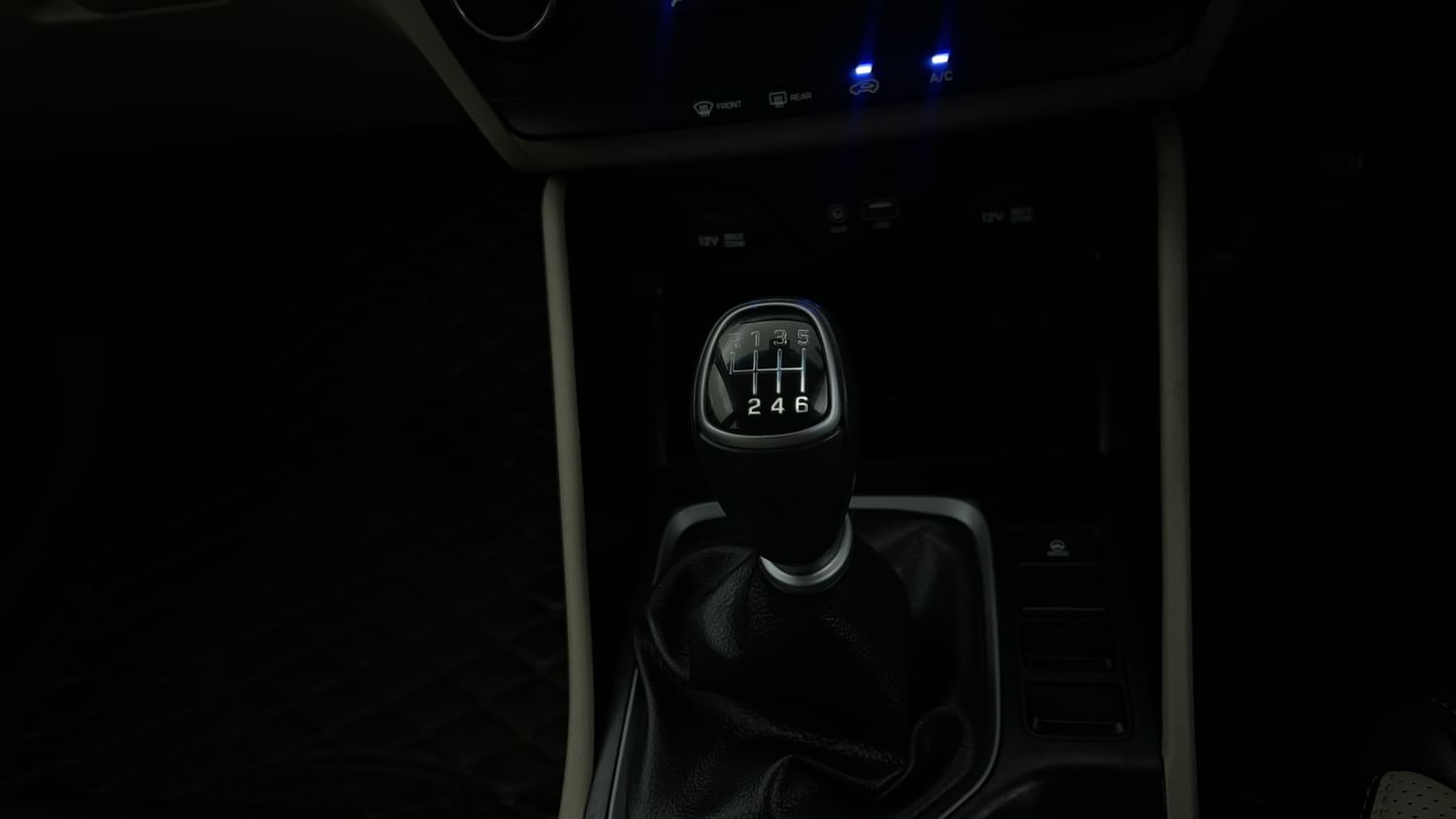 New Hyundai Tucson interior GEAR  KNOB VIEW