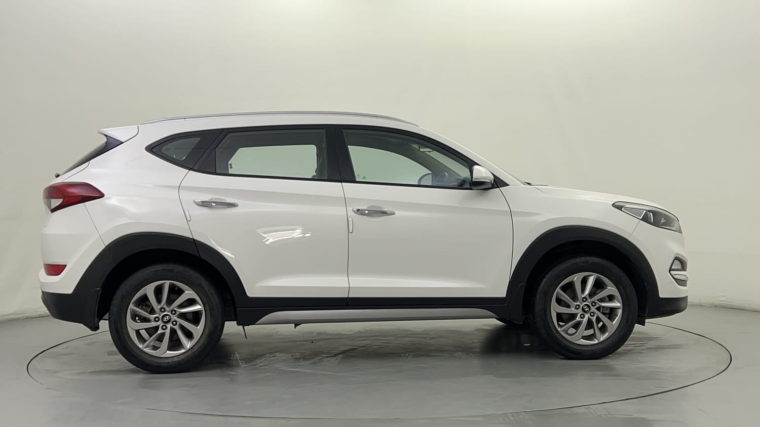 New Hyundai Tucson exterior RIGHT SIDE VIEW