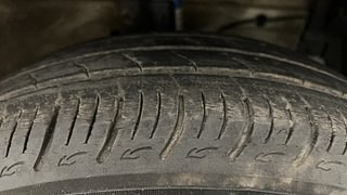 Used 2015 Maruti Suzuki Swift [2011-2017] ZXi Petrol Manual tyres RIGHT FRONT TYRE TREAD VIEW