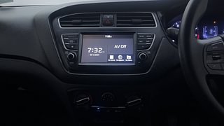 Used 2020 Hyundai Elite i20 [2018-2020] Sportz Plus 1.2 Dual Tone Petrol Manual top_features Integrated (in-dash) music system