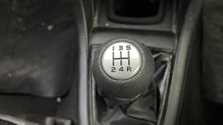 Used 2017 Maruti Suzuki Swift [2011-2017] VXi Petrol Manual interior GEAR  KNOB VIEW