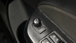 Used 2017 Maruti Suzuki Swift [2011-2017] VXi Petrol Manual top_features Adjustable ORVM