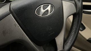 Used 2016 Hyundai Eon [2011-2018] Sportz Petrol Manual top_features Airbags