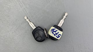 Used 2017 Maruti Suzuki Swift [2011-2017] VXi Petrol Manual extra CAR KEY VIEW