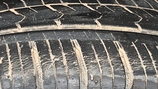 Used 2018 Maruti Suzuki Vitara Brezza [2016-2020] VDi Diesel Manual tyres LEFT FRONT TYRE TREAD VIEW