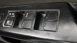 Used 2017 Maruti Suzuki Swift [2011-2017] VXi Petrol Manual top_features Power windows
