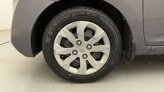 Used 2016 Hyundai Eon [2011-2018] Sportz Petrol Manual tyres LEFT FRONT TYRE RIM VIEW