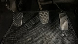 Used 2016 Hyundai Eon [2011-2018] Sportz Petrol Manual interior PEDALS VIEW
