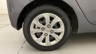 Used 2016 Hyundai Eon [2011-2018] Sportz Petrol Manual tyres RIGHT REAR TYRE RIM VIEW