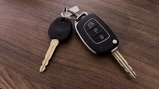 Used 2020 Hyundai Elite i20 [2018-2020] Sportz Plus 1.2 Dual Tone Petrol Manual extra CAR KEY VIEW
