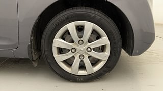 Used 2016 Hyundai Eon [2011-2018] Sportz Petrol Manual tyres RIGHT FRONT TYRE RIM VIEW