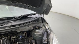Used 2017 Maruti Suzuki Swift [2011-2017] VXi Petrol Manual engine ENGINE LEFT SIDE HINGE & APRON VIEW