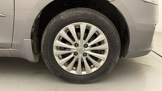 Used 2015 Maruti Suzuki Ciaz [2014-2017] ZXi AT Petrol Automatic tyres RIGHT FRONT TYRE RIM VIEW