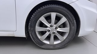 Used 2012 Hyundai Verna [2011-2015] Fluidic 1.6 CRDi SX Diesel Manual tyres RIGHT FRONT TYRE RIM VIEW