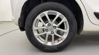 Used 2020 Maruti Suzuki Swift [2017-2021] ZXi AMT Petrol Automatic tyres RIGHT REAR TYRE RIM VIEW