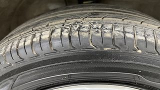 Used 2016 Maruti Suzuki Wagon R 1.0 [2015-2019] VXI AMT Petrol Automatic tyres RIGHT FRONT TYRE TREAD VIEW