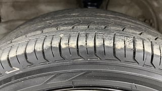 Used 2016 Maruti Suzuki Wagon R 1.0 [2015-2019] VXI AMT Petrol Automatic tyres LEFT FRONT TYRE TREAD VIEW