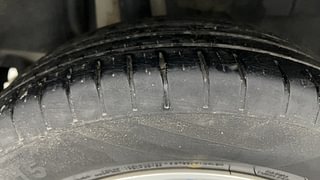 Used 2020 Maruti Suzuki Swift [2017-2021] ZXi AMT Petrol Automatic tyres RIGHT REAR TYRE TREAD VIEW