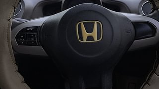 Used 2012 Honda Brio [2011-2016] S MT Petrol Manual top_features Steering mounted controls