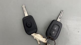 Used 2022 Renault Triber RXL Petrol Manual extra CAR KEY VIEW