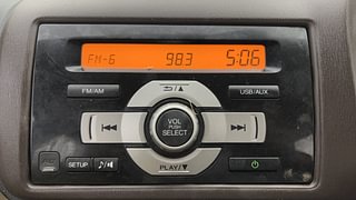 Used 2013 Honda Amaze [2013-2016] 1.2 S i-VTEC Petrol Manual top_features Integrated (in-dash) music system