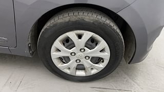 Used 2014 Hyundai Grand i10 [2013-2017] Sportz 1.1 CRDi Diesel Manual tyres RIGHT FRONT TYRE RIM VIEW