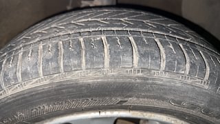 Used 2014 Hyundai Grand i10 [2013-2017] Asta AT 1.2 Kappa VTVT Petrol Automatic tyres RIGHT FRONT TYRE TREAD VIEW