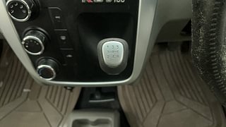 Used 2016 Mahindra KUV100 [2015-2017] K8 5 STR Petrol Manual interior GEAR  KNOB VIEW