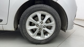 Used 2014 Hyundai Grand i10 [2013-2017] Asta AT 1.2 Kappa VTVT Petrol Automatic tyres RIGHT FRONT TYRE RIM VIEW