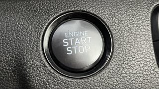 Used 2019 Hyundai Venue [2019-2022] SX Plus 1.0 Turbo DCT Petrol Automatic top_features Keyless start