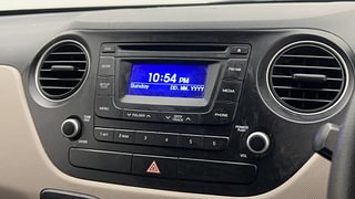 Used 2016 Hyundai Grand i10 [2013-2017] Sportz 1.2 Kappa VTVT Petrol Manual top_features Integrated (in-dash) music system