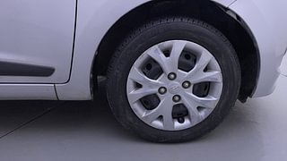 Used 2016 Hyundai Grand i10 [2013-2017] Sportz 1.2 Kappa VTVT Petrol Manual tyres RIGHT FRONT TYRE RIM VIEW