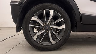Used 2022 Mahindra XUV 300 W8 (O) Petrol Petrol Manual tyres RIGHT REAR TYRE RIM VIEW