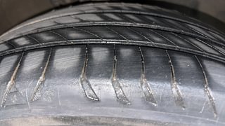 Used 2017 Volkswagen Polo [2015-2019] Highline1.2L (P) Petrol Manual tyres RIGHT FRONT TYRE TREAD VIEW