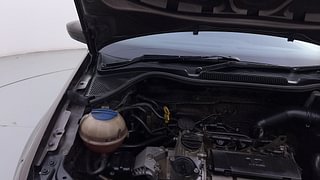 Used 2017 Volkswagen Polo [2015-2019] Highline1.2L (P) Petrol Manual engine ENGINE RIGHT SIDE HINGE & APRON VIEW